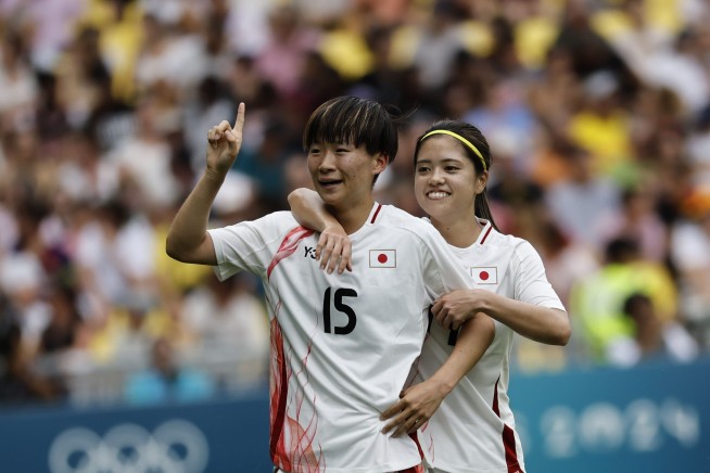 Swanson's 2 goals lead US over Zambia at the Olympics, Canada tops New Zealand after drone scandal