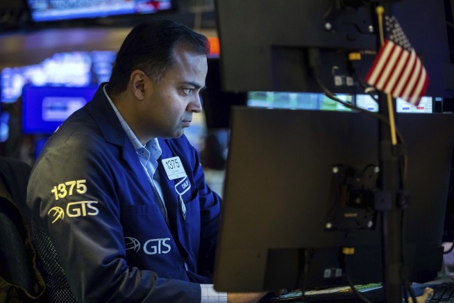 Stocks, bond yields sink as Ukraine worries shake markets