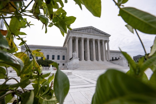 Supreme Court strikes down Louisiana abortion clinic law