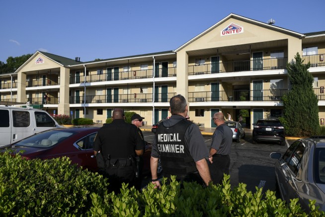 Chemicals sicken police officers who find body in motel
