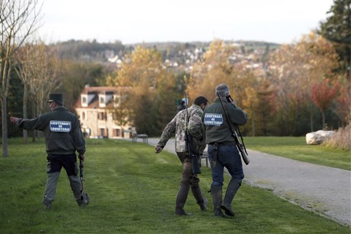 100 police patrol in town with tiger on prowl