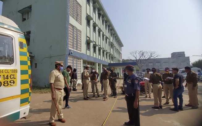 Fire in western Indian hospital kills 10 infants; 7 rescued