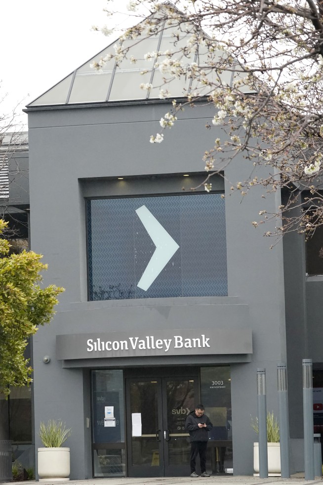 One of Silicon Valley's top banks fails; assets are seized