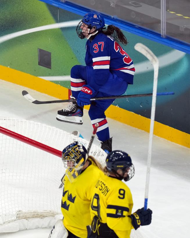 Frankel makes 21 saves, US beats Sweden 5-0 to reach Olympic women's hockey final