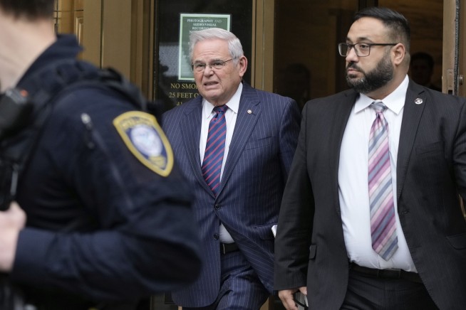 Testimony at Sen. Bob Menendez's bribery trial focuses on his wife's New Jersey home