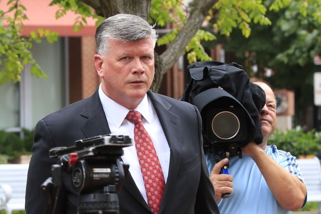 Judge postpones Paul Manafort trial until next week