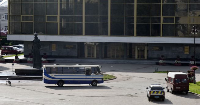 Ukraine hostage-taker surrenders, bus passengers unharmed