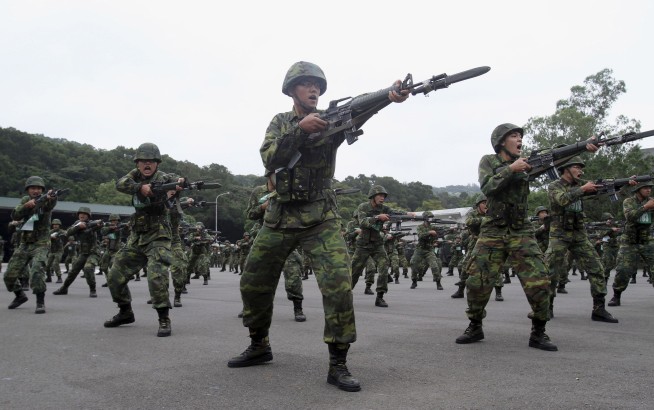Taiwan extends compulsory military service to 1 year
