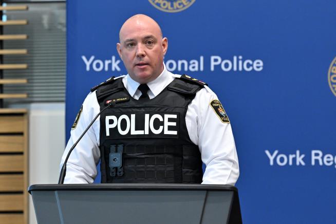 7 Toronto police officers arrested over suspected ties to organized crime