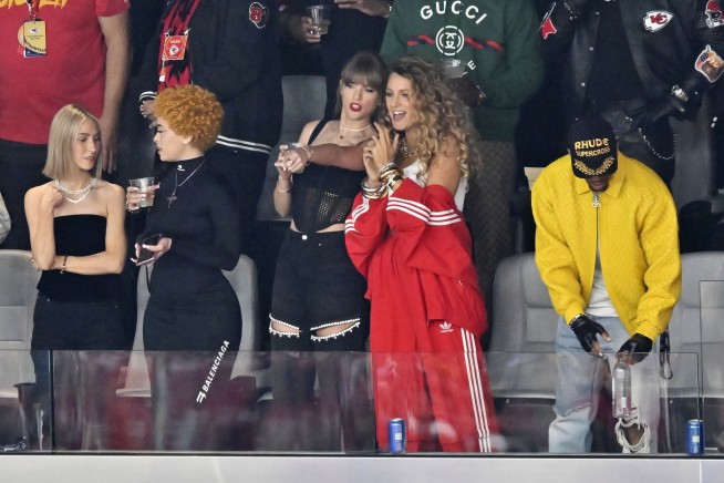 Super Bowl Live Updates Reba sails through anthem, Chiefs win coin