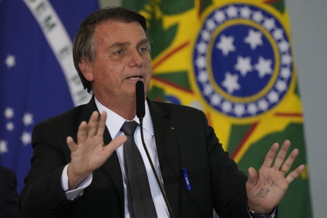 Brazil: President Bolsonaro leaves hospital after treatment