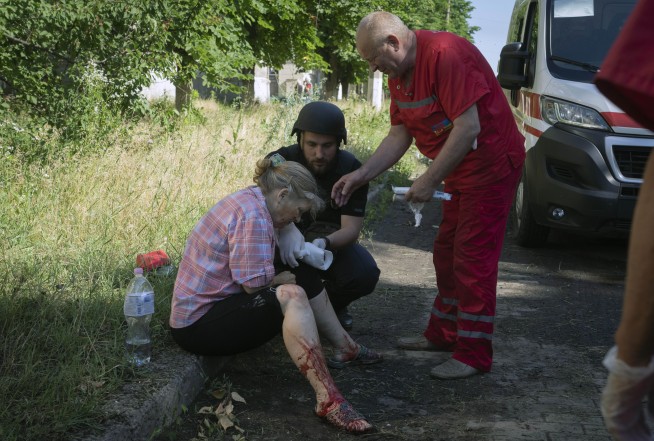Officials: Russian missile strike hits crowded shopping mall