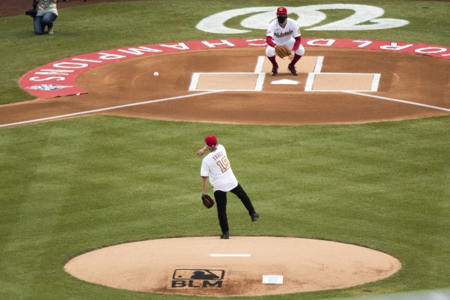 Yanks, Nats kneel in Black Lives Matter salute; Fauci's toss