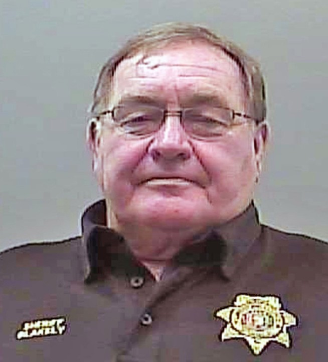 Convicted sheriff gives thumbs-up review of jail he ran