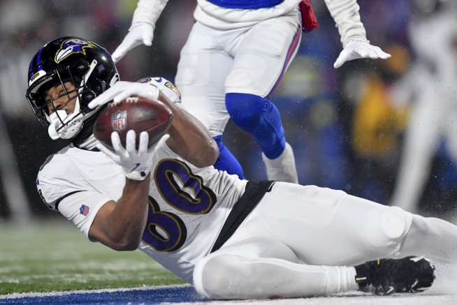 Josh Allen scores 2 TDs, Bills force 3 turnovers to beat Ravens 27-25 and reach AFC title game