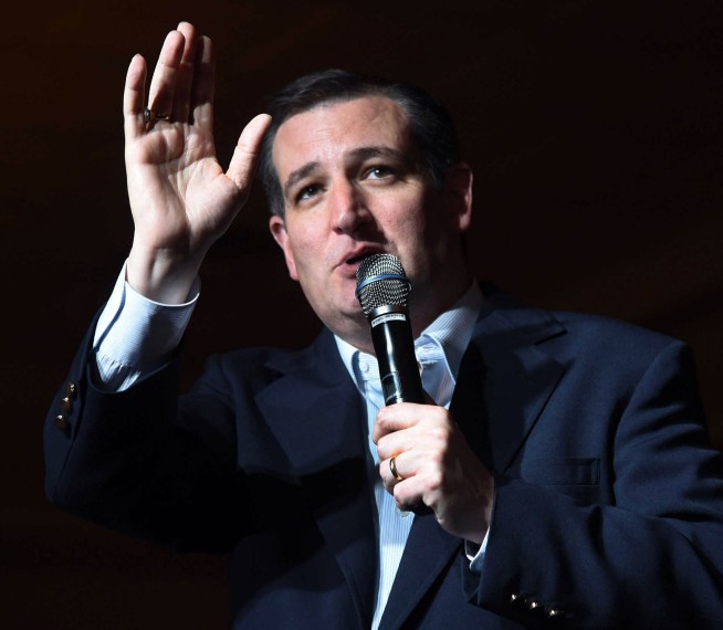 The Latest: Trump, Clinton win Florida presidential primary