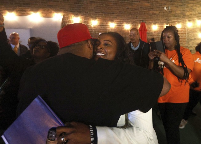 Indicted Rochester mayor defeated in Democratic primary