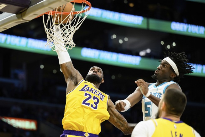 Mark Williams' agent says center 'should have been a given an opportunity' to play for Lakers