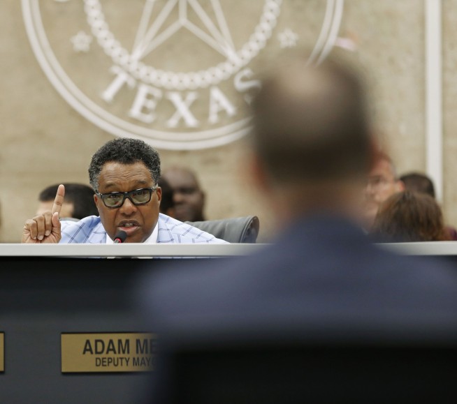 Dallas mayor pro tem pleads guilty to accepting bribes
