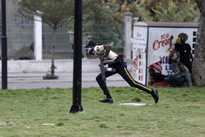 Haiti police exchange fire with troops near national palace