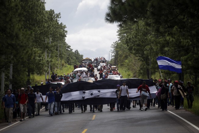 Trump threatens Honduran caravan that's moved into Guatemala