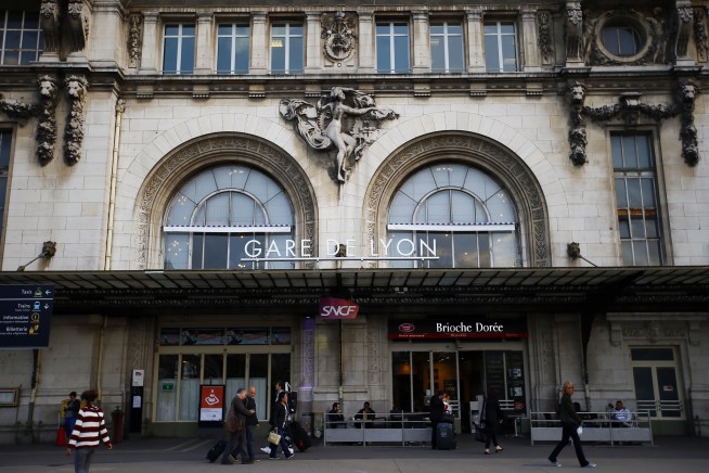 Paris police say suspect in train station attack that injured 3 may have mental health issues