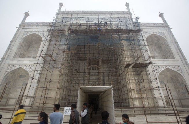 With Taj Mahal turning a bit green, Indian court gets mad