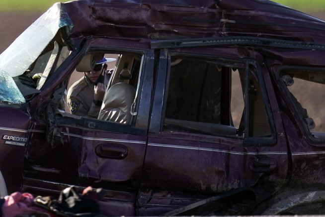 AP Exclusive: SUV in crash came through hole in border fence