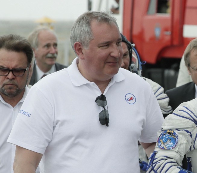 With a smirk, official says Russia will verify moon landings
