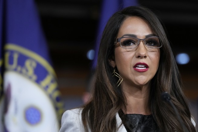 Rep. Lauren Boebert apologizes after getting kicked out of show and falsely denying she vaped