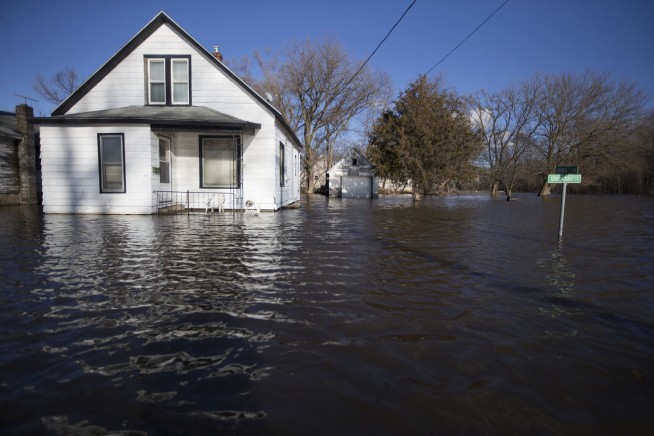 Rescues, evacuations as floodwaters breach levees in Midwest