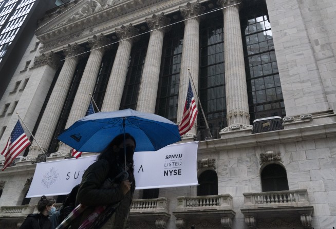 Wall Street scuffles as worsening pandemic slows its rally