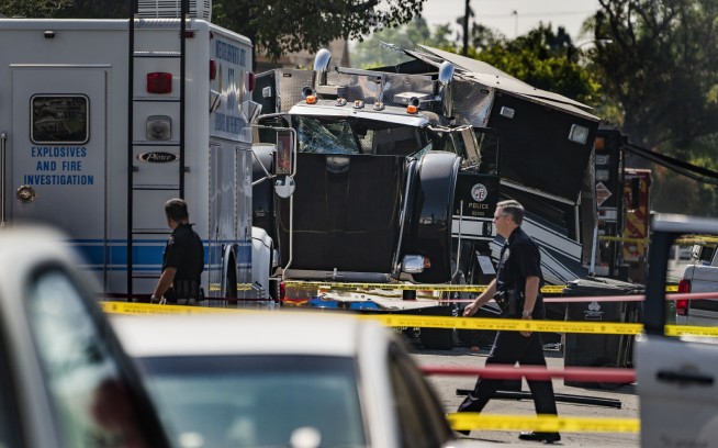Chief: Bomb squad caused Los Angeles fireworks explosion