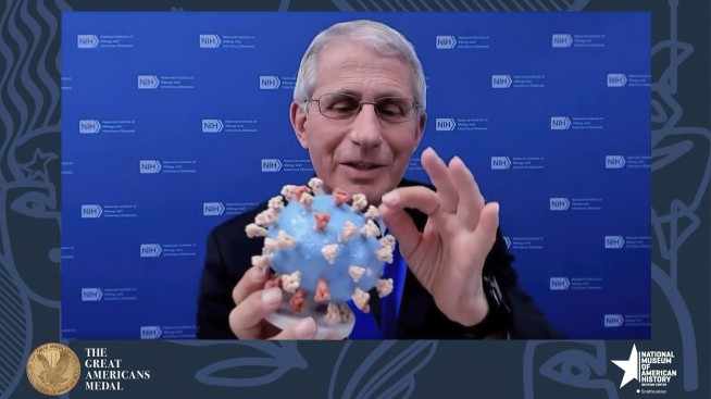 Fauci presents his personal virus model to Smithsonian