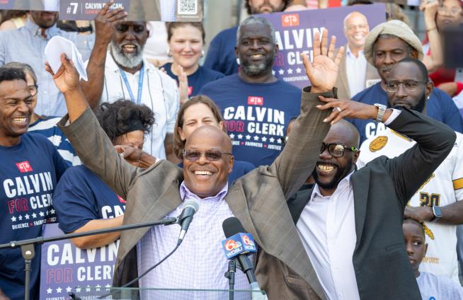 A New Orleans man who had his murder conviction tossed wins election as city’s chief record keeper