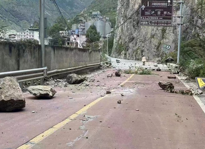 Southwest China quake leaves 46 dead, triggers landslides