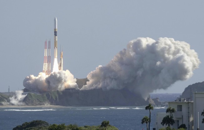 Japan launches rocket carrying lunar lander and X-ray telescope to explore origins of universe