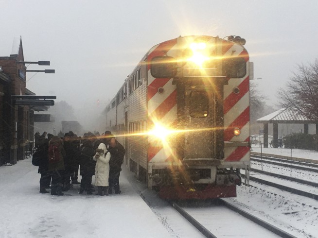 Snow in the Midwest leads to air travel woes in Chicago