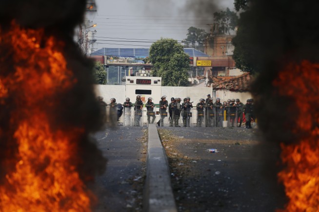 Soldiers unleash tear gas amid tension on Venezuela's border
