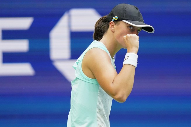 Iga Swiatek beats Ons Jabeur for 1st US Open title, 3rd Slam