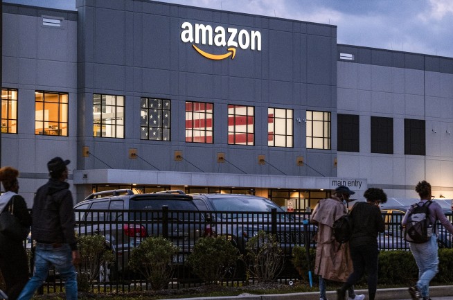 Amazon workers in NYC vote to unionize, a first for company