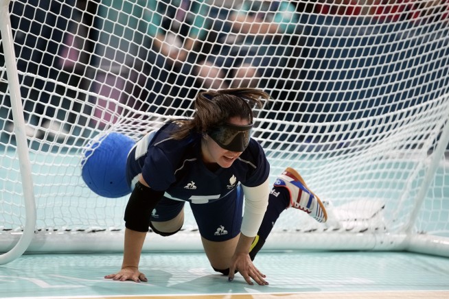 Track cyclist Caroline Groot wins Paralympic Games' first gold, Chinese athletes take 4 more
