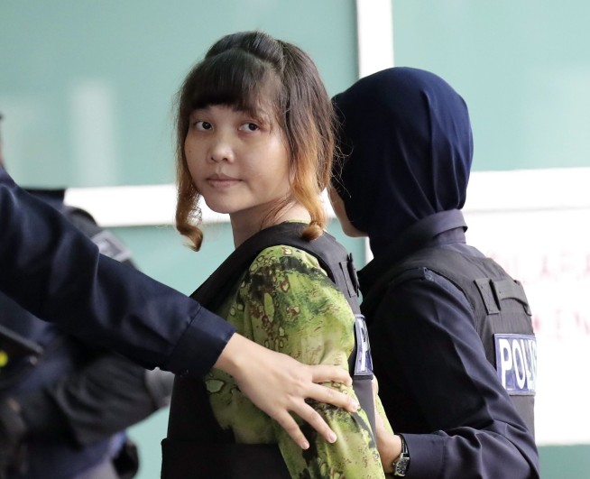 Trial in Kim murder visits lab to examine VX-tainted clothes