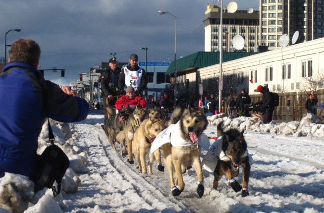 French musher was leading Iditarod, but then his dogs quit
