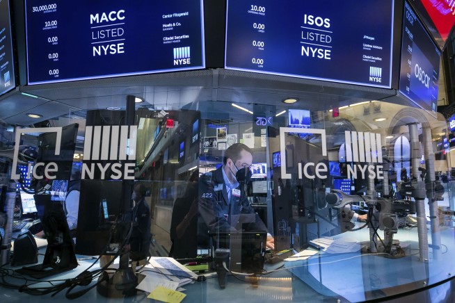 Technology stocks lead indexes lower as yields resume climb