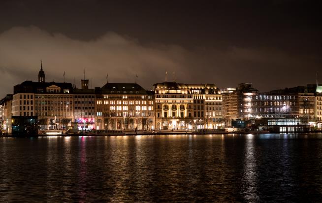 Wolf bites woman in a shopping area in Germany's 2nd-biggest city