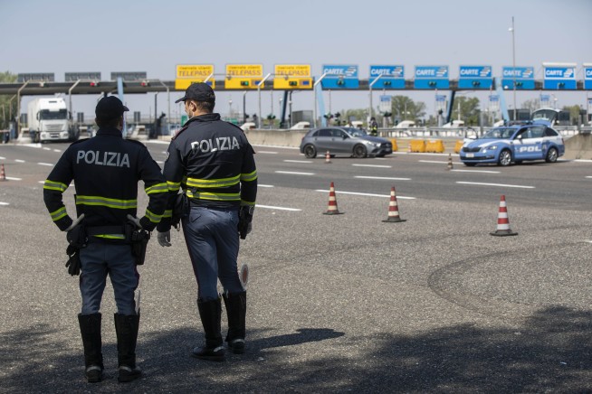 US death toll overtakes Italy's as the Midwest braces