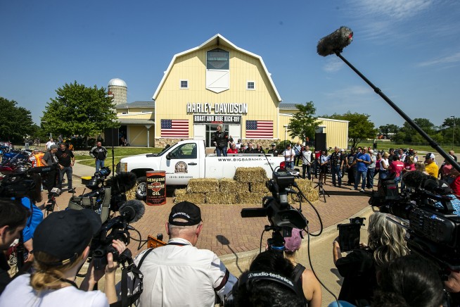 DeSantis signs Bible, Pence hops on motorcycle at 'Roast and Ride' event in Iowa