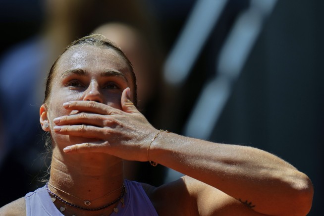 Top seeds Zverev and Sabalenka advance with easy victories at Madrid Open