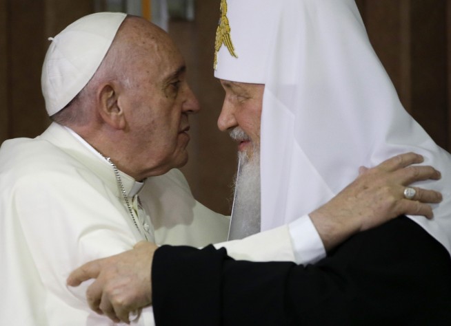 Pope urges peace, not politics in call to Russian patriarch